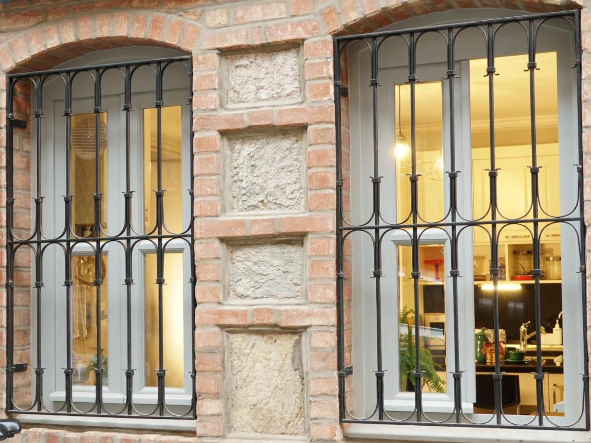 Tilas - Rooms In 19Th Century Wooden Townhouse,Kadikoy Istanbul Exteriör bild