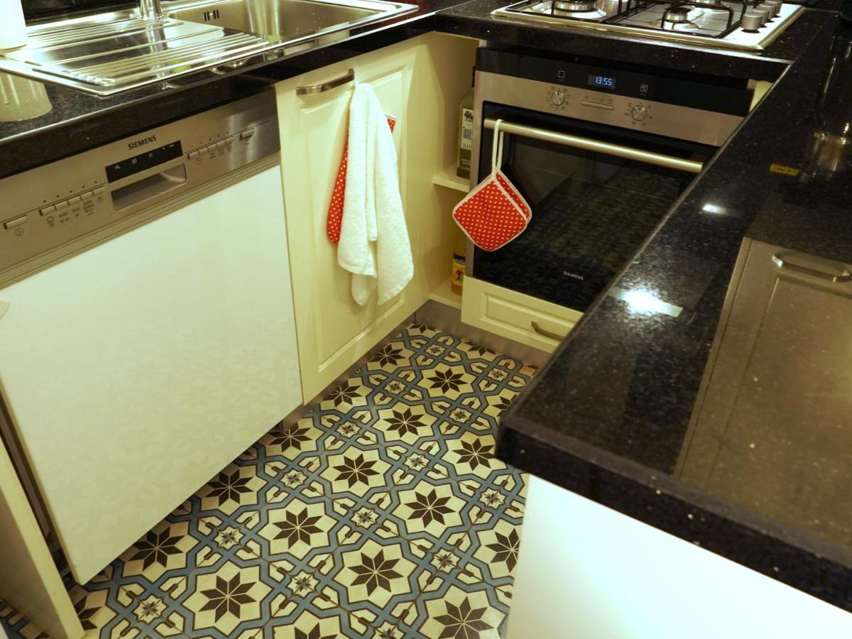 Tilas - Rooms In 19Th Century Wooden Townhouse,Kadikoy Istanbul Exteriör bild