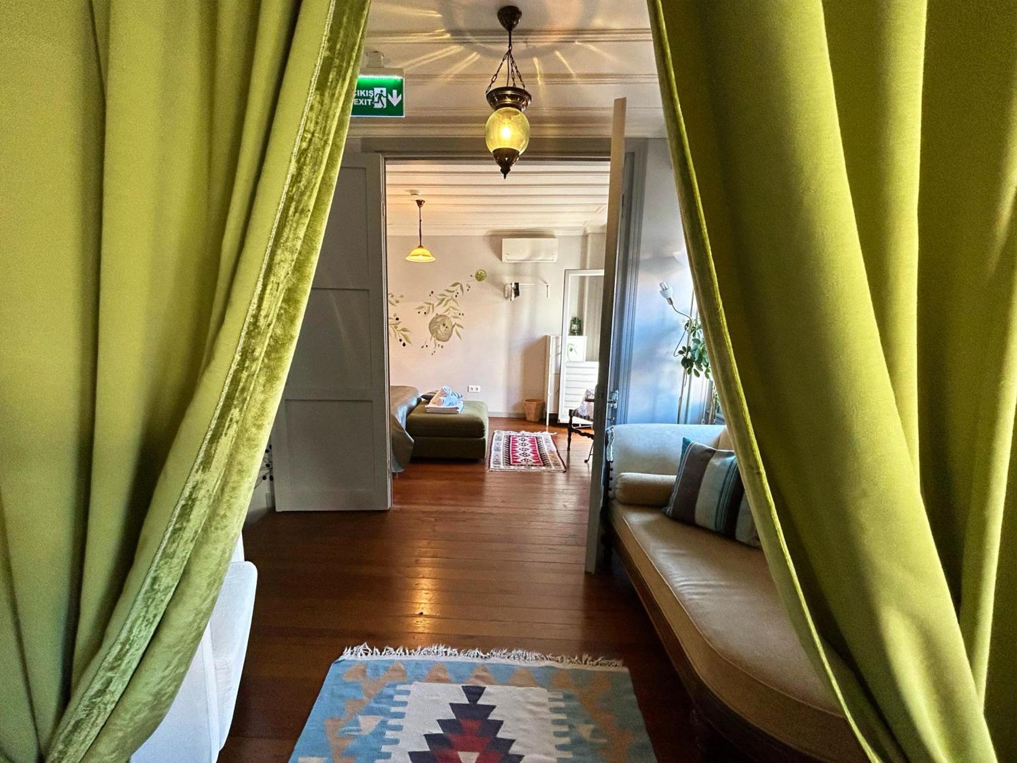Tilas - Rooms In 19Th Century Wooden Townhouse,Kadikoy Istanbul Exteriör bild